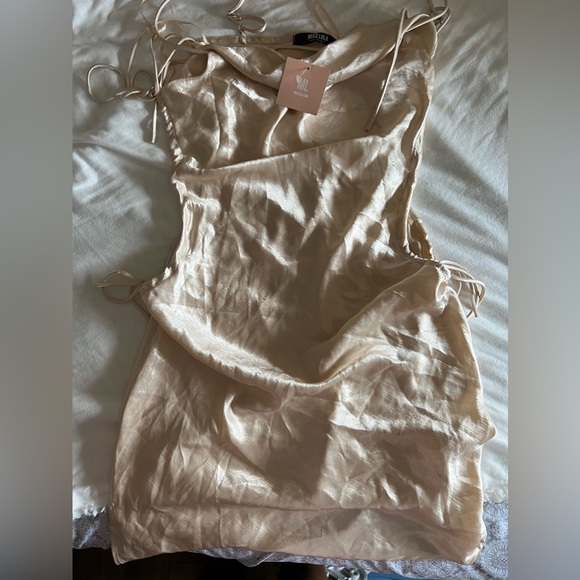 Miss Lola satin gold mini dress - Picture 4 of 4